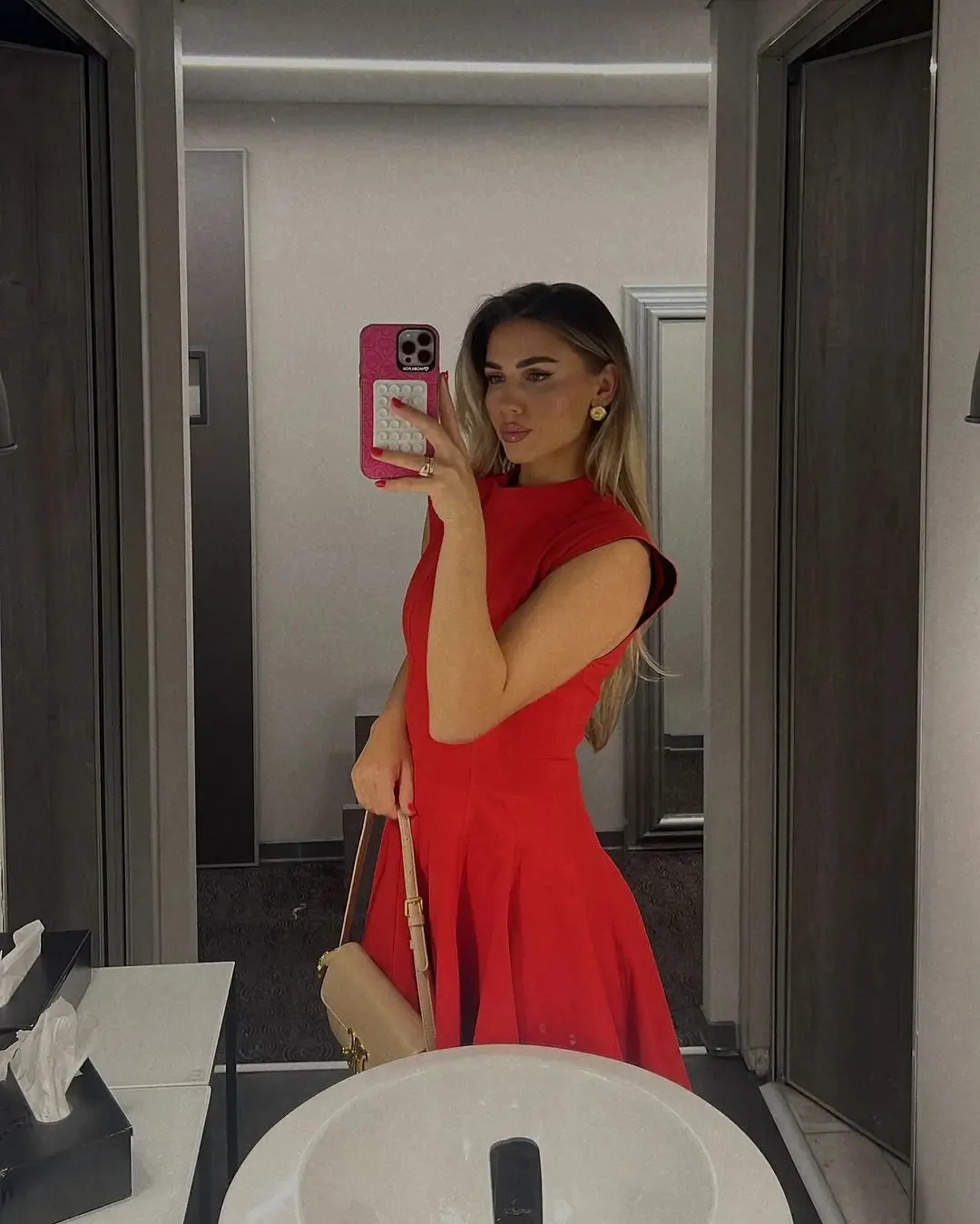 McKay - Flattering mini dress